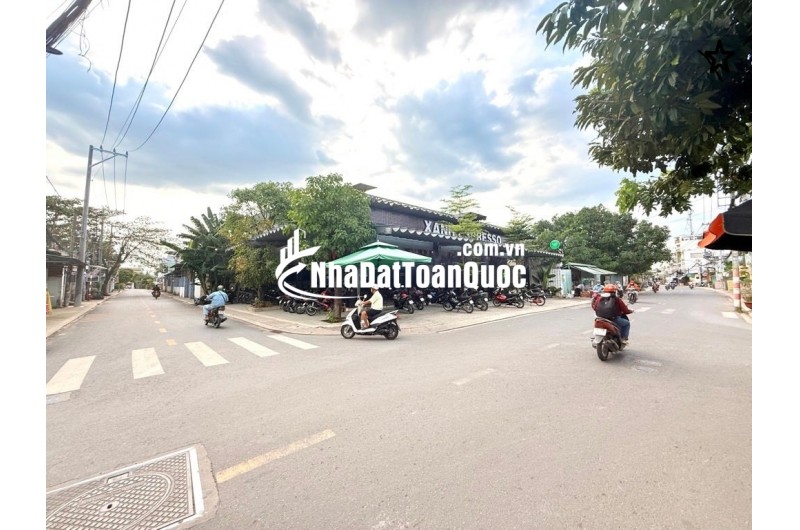 Chính chủ gửi bán nhà  lô góc cực hiếm  10m x 30m  tại trục đường thương mại sầm uất nhất Quận 6 – Lý Chiêu Hoàng